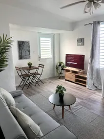 Vom Central Park inspiriertes 1-Schlafzimmer mit Pool und Gartenspielen - Image 5