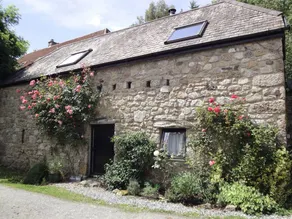 Cottage with barbecue & garden - Image 2