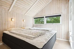 Family-friendly house with hot tub, terrace & sauna - Image 5