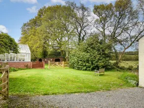 Lovely cottage with garden | Pet-friendly - Image 2
