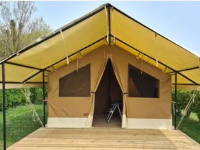 Tent with terrace & heated pool - Image 4