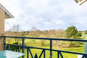 Agréable appartement de vacances convivial et familial avec piscine, terrasse et jardin | Vue jardin | Avec animaux bienvenus - Image 3