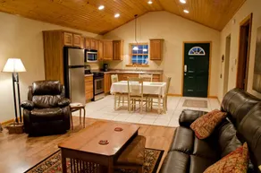 Wonderful Lakefront Cabin with Hot-tub in Carbondale, Illinois - Image 2