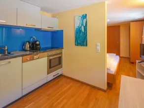 Holiday apartment with garden - Image 2