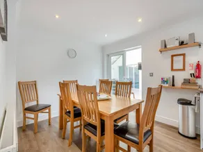 Child-friendly cottage with garden & private pool - Image 4
