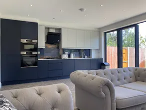Super Luxurious brand new 3 bedrooms garden flat - Image 5