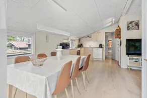 Holiday home with barbecue & terrace - Image 3