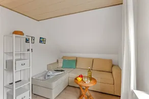 Apartment with terrace - Image 4