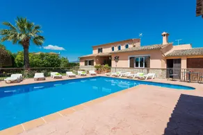 Child-friendly lovely villa with terrace, jacuzzi & private pool - Image 3