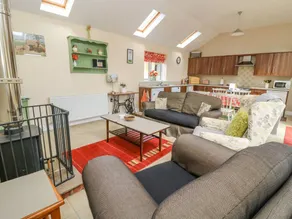 Cottage with garden - Image 3