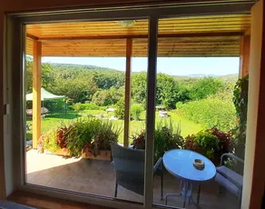 Schönes Privatzimmer mit Terrasse, Garten und Grill | Bergblick - Image 5