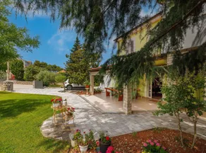 Wonderful holiday home with barbeque, pool & garden - Image 2