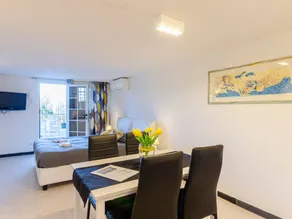 Einzimmerwohnung mit Terrasse und Blick auf den Berg - Image 2