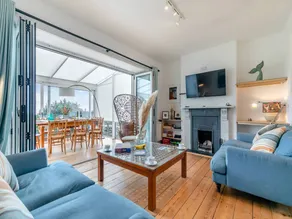 Cottage with jacuzzi & garden | Water view - Image 3