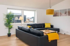 House with sauna, terrace & garden - Image 3