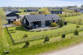 Fully equipped charming house with BBQ, terrace & garden - Image 2