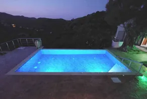 Villa with barbeque, garden & terrace - Image 2