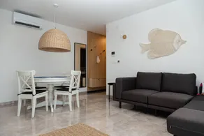 Flat with terrace - Image 3