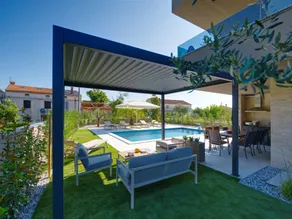 Fully equipped nice holiday home with garden, terrace & private pool - Image 4