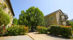 Family-oriented wonderful gite with barbecue & garden | Garden view - Image 3