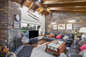 Holiday home with pool, garden & sauna | Mountain view - Image 3