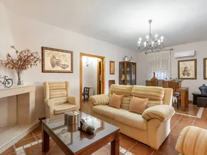 Child-friendly house with terrace, garden & private pool | Mountain view - Image 3