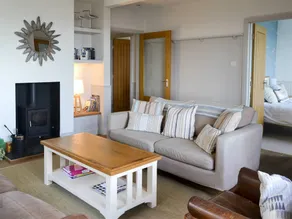 Cottage with terrace & garden | Sea view - Image 3