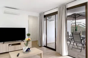 House with terrace & pool | City view - Image 5