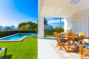 Villa with barbecue, garden & private pool - Image 4