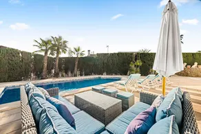 Villa with Private Pool, Garden, Air Conditioning & Wi-Fi - Image 3