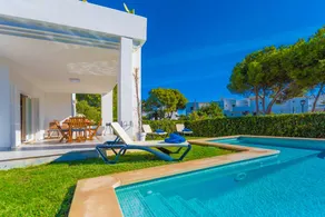 Villa with barbecue, garden & private pool - Image 3