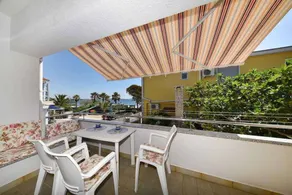 Holiday apartment with sea view - Image 3