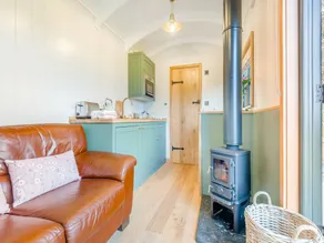Children-friendly cottage with BBQ & garden | Water view | Pets allowed - Image 3
