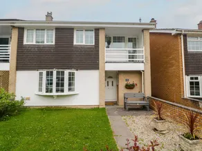 Cottage with garden - Image 2
