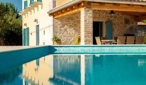 Gorgeous Villa With Private Swimming Pool and Covered Terrace - Image 2