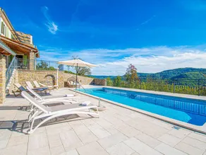 Fully equipped house with terrace, garden & private pool | Pets allowed - Image 3