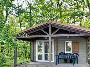 Chalet with heated pool, BBQ & terrace - Image 4