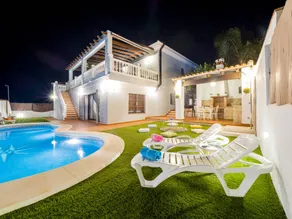 Villa with garden, BBQ & jacuzzi - Image 2