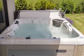 Flat with hot tub, sauna & barbeque | Garden view - Image 5