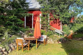 Holiday home with BBQ, terrace & garden - Image 5