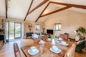 Cottage with garden - Image 2