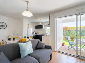Apartment with garden - Image 3