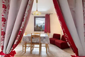 Apartment with garden & terrace | Garden view | Pets allowed - Image 4