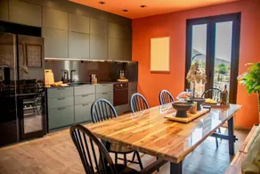 Flat with garden & terrace - Image 3