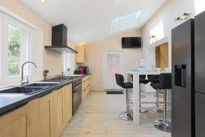 Agréable maison avec barbecue, jardin et terrasse | Vue jardin | À côté de la plage - Image 3