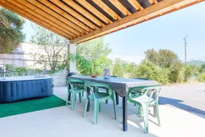 Voll ausgestattetes Ferienhaus mit Whirlpool, Terrasse und Grill - Image 2