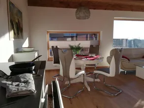 Ample apartment with terrace & garden - Image 4