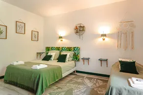 Gästezimmer 'Emeraude' mit Gemeinschaftspool, WLAN und Klimaanlage - Image 4