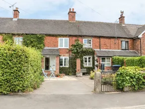Cottage with garden - Image 2