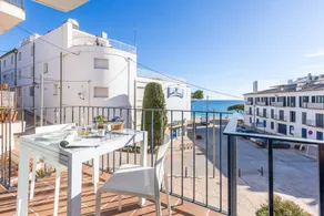 Fully equipped holiday apartment with terrace | Next to the beach - Image 2
